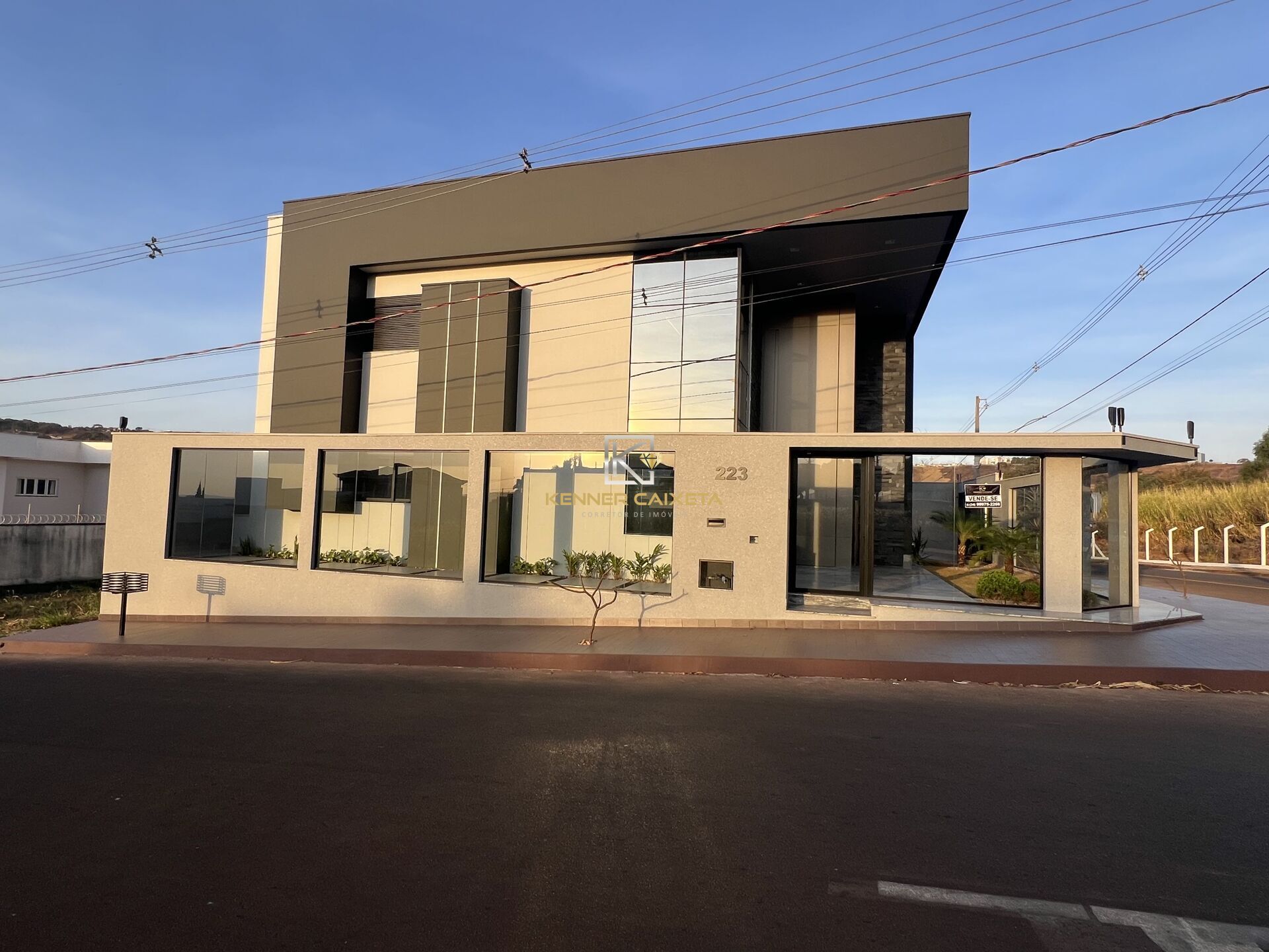 Casa à venda com 4 quartos, 313m² - Foto 3