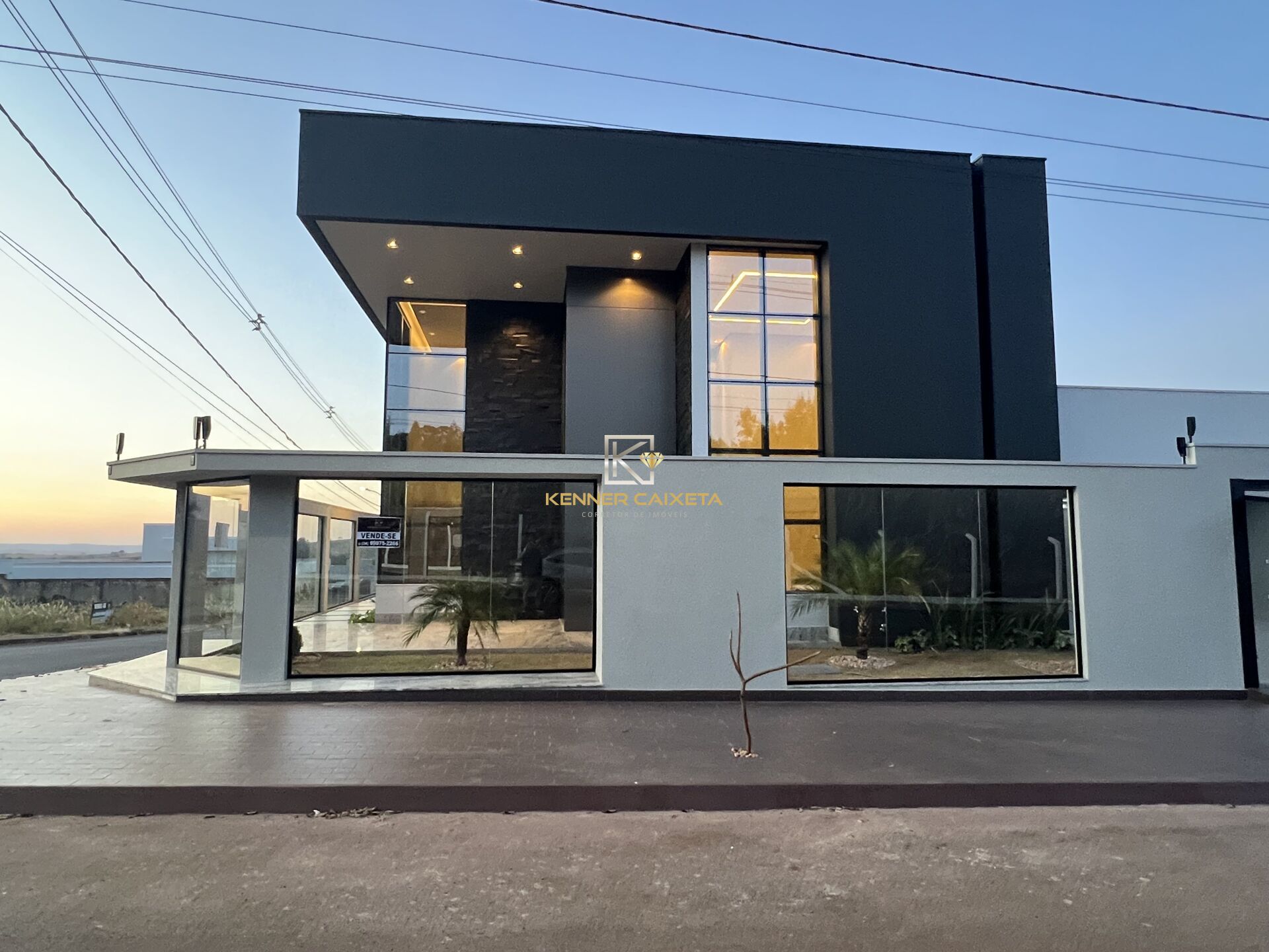 Casa à venda com 4 quartos, 313m² - Foto 2