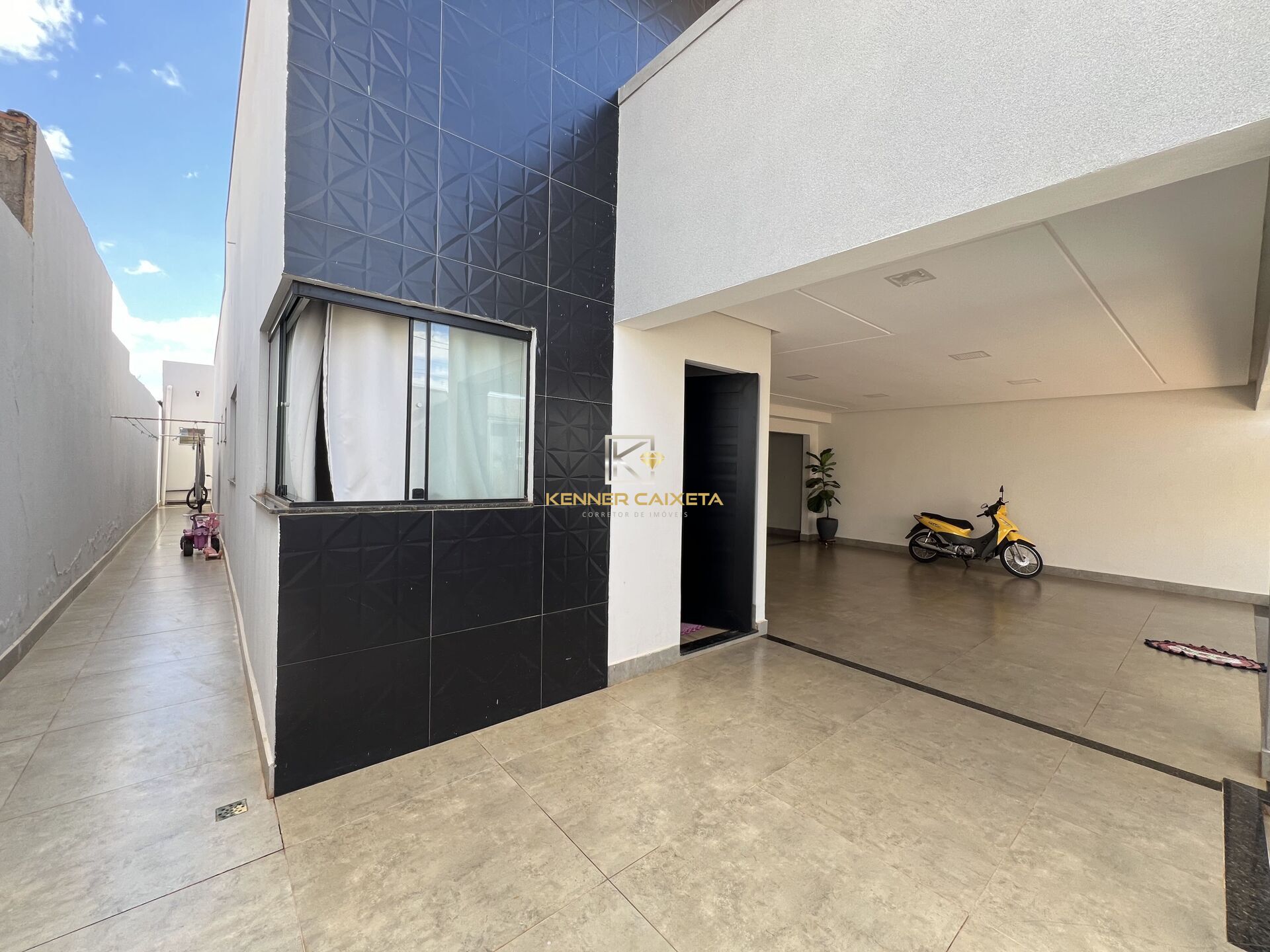 Casa à venda com 5 quartos, 230m² - Foto 1