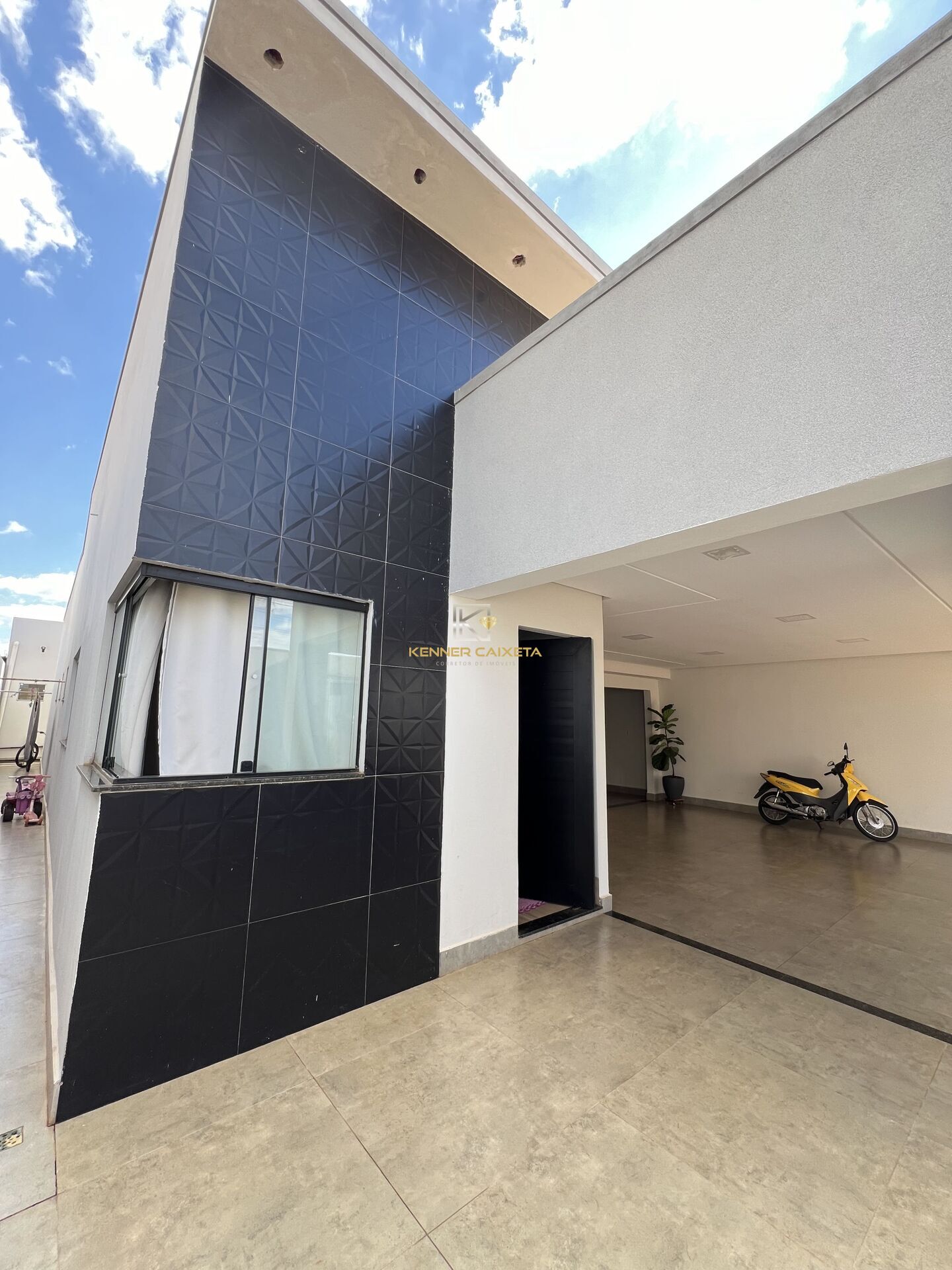 Casa à venda com 5 quartos, 230m² - Foto 2