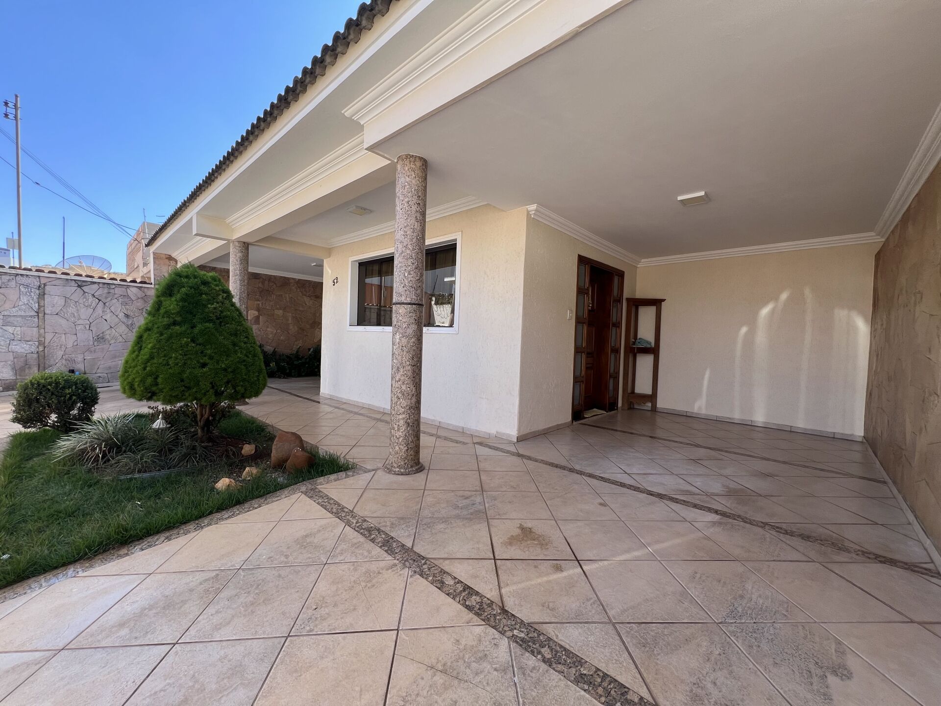 Casa à venda com 3 quartos, 192m² - Foto 1