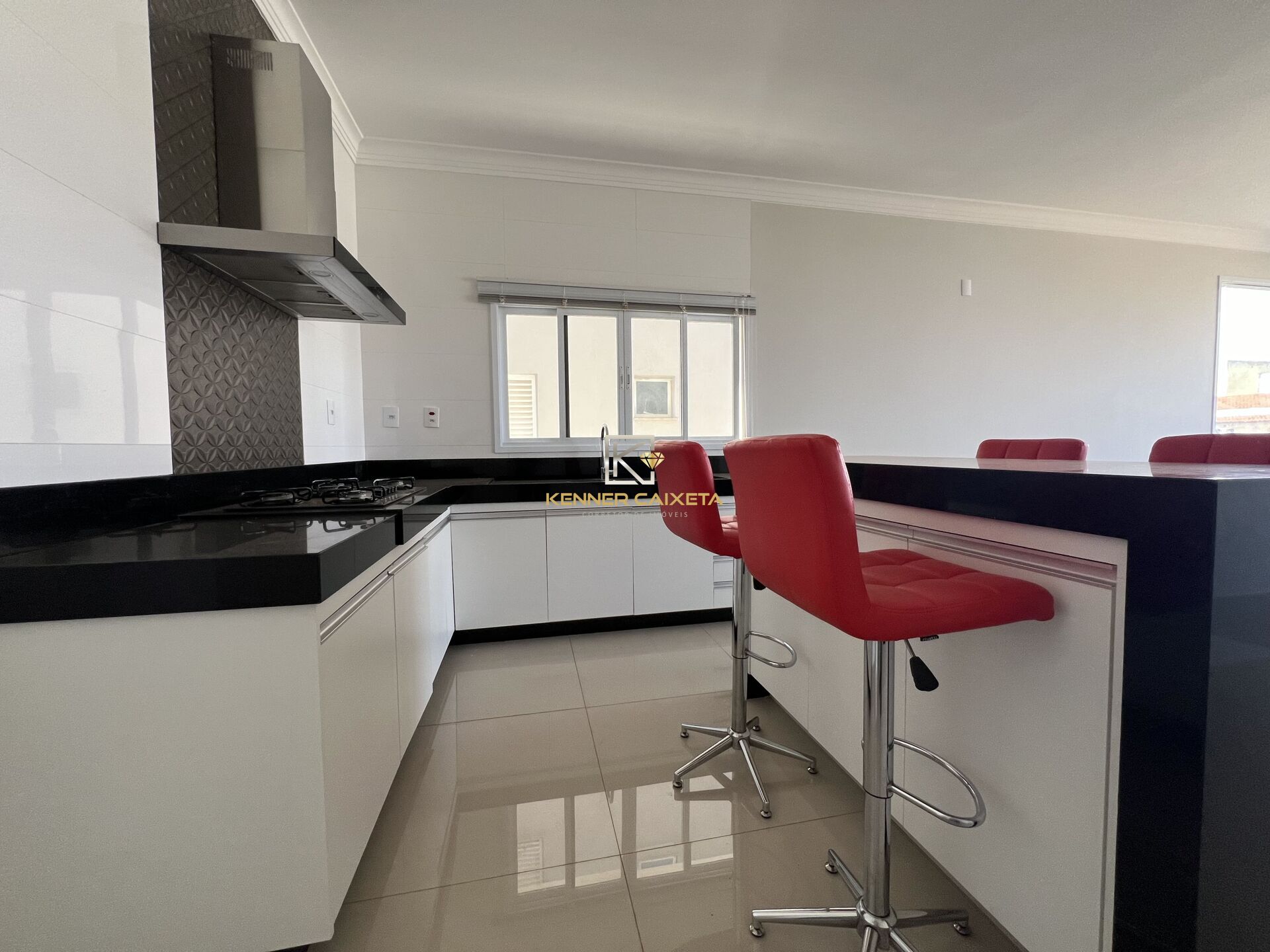 Apartamento à venda com 3 quartos, 100m² - Foto 1