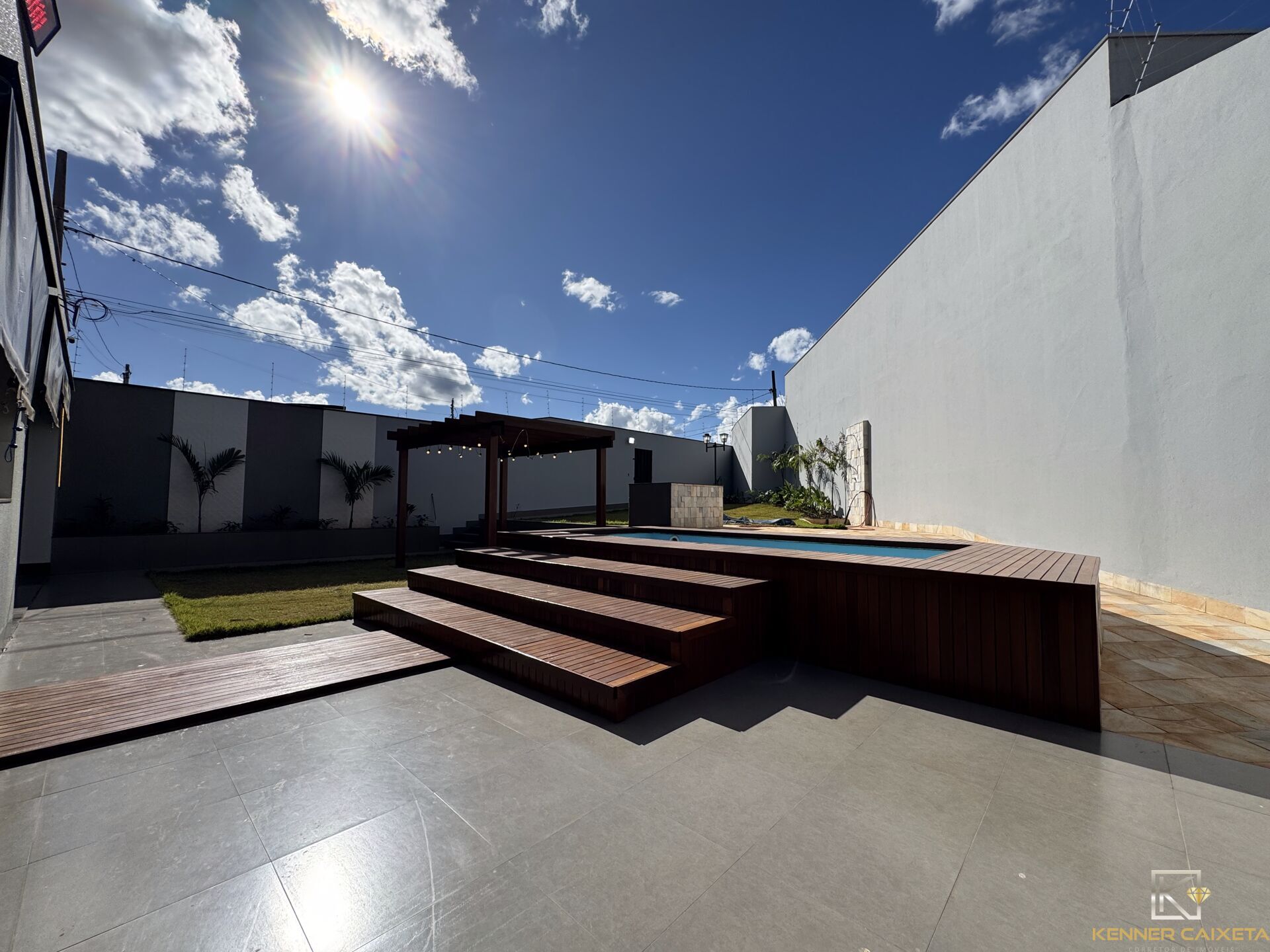 Casa, 4 quartos, 290 m² - Foto 1