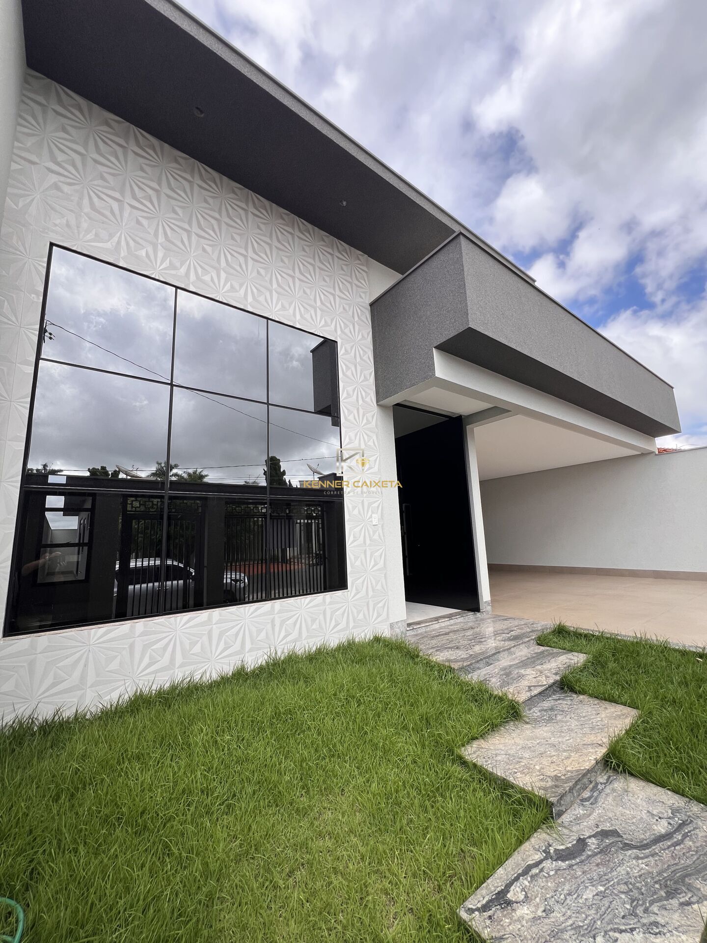 Casa à venda com 3 quartos, 200m² - Foto 2