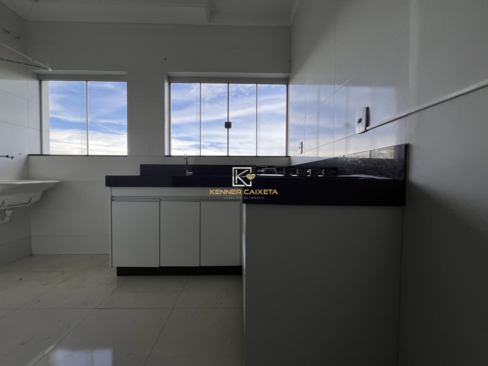 Apartamento à venda com 2 quartos, 70m² - Foto 3