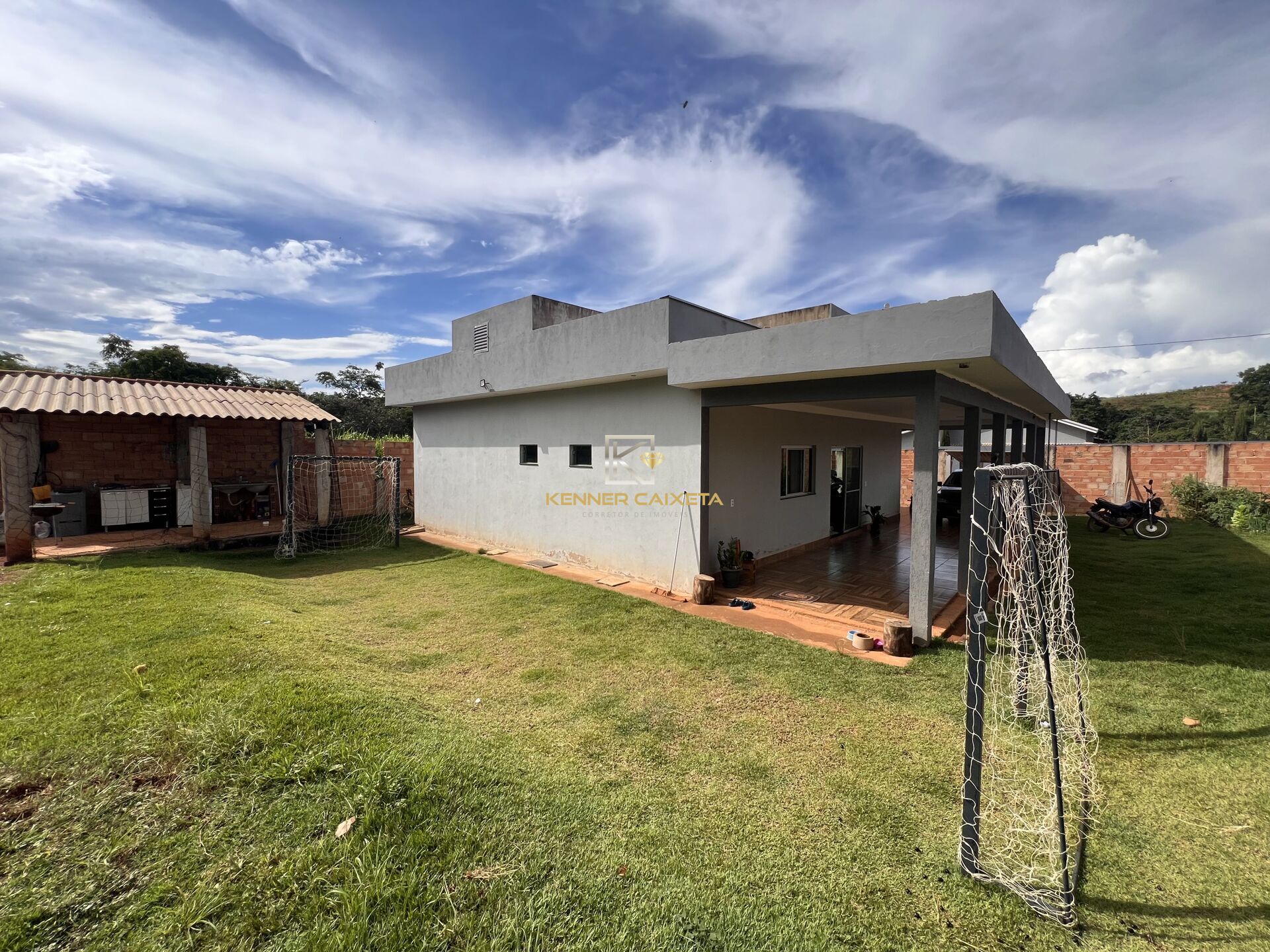 Fazenda à venda com 3 quartos, 200m² - Foto 2