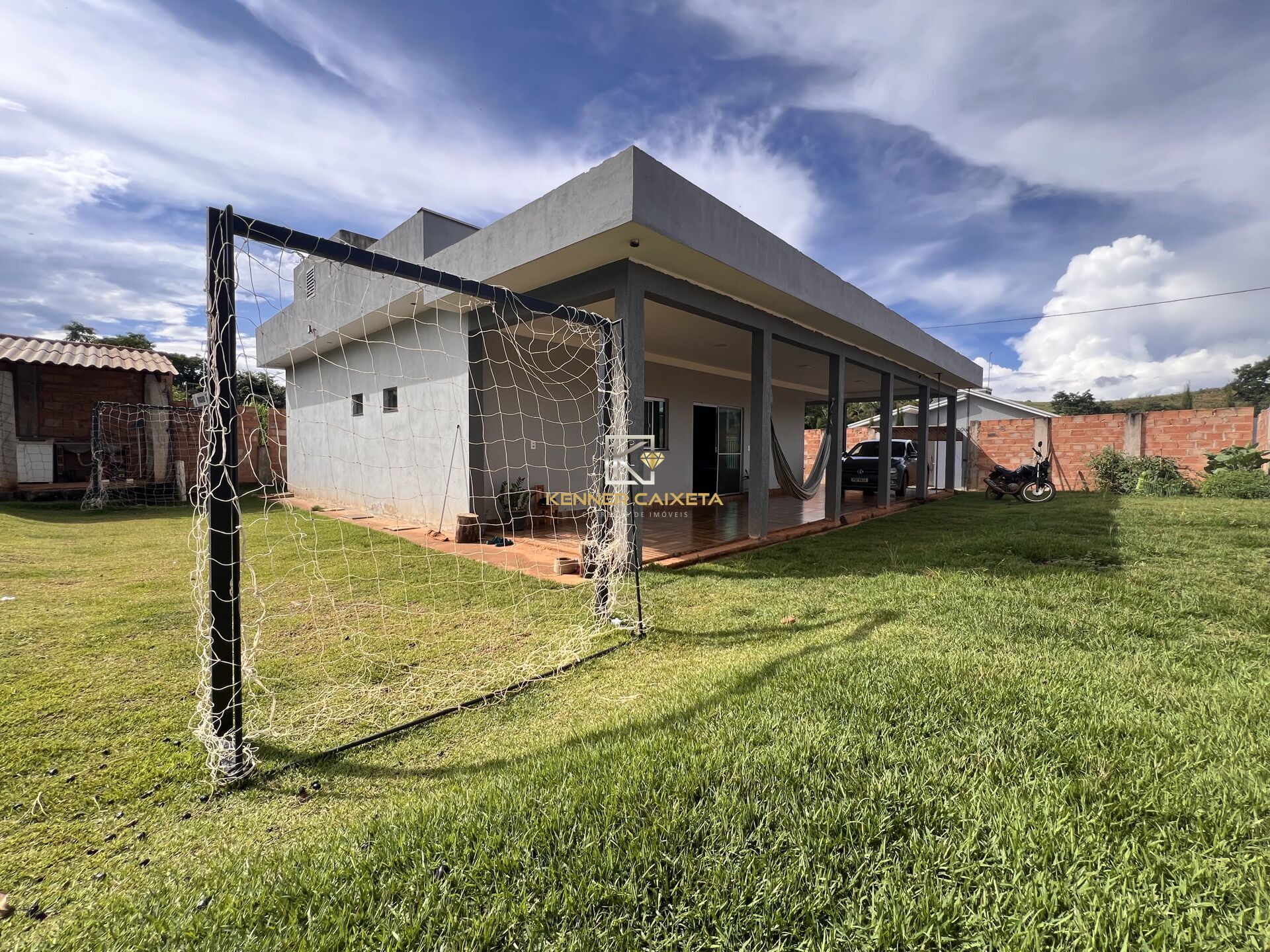 Fazenda à venda com 3 quartos, 200m² - Foto 1