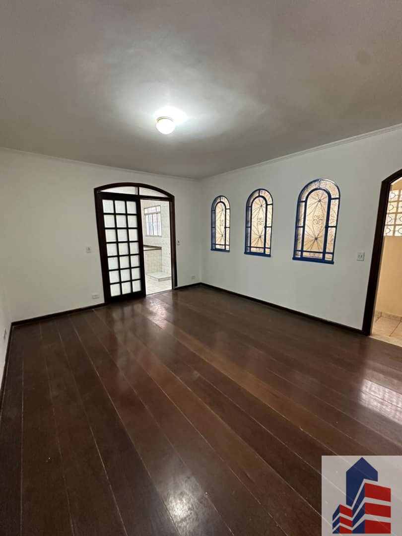 Casa à venda com 3 quartos, 159m² - Foto 1