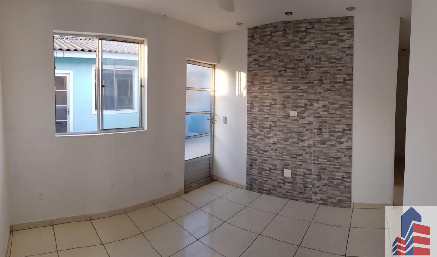 Casa à venda com 2 quartos, 42m² - Foto 1