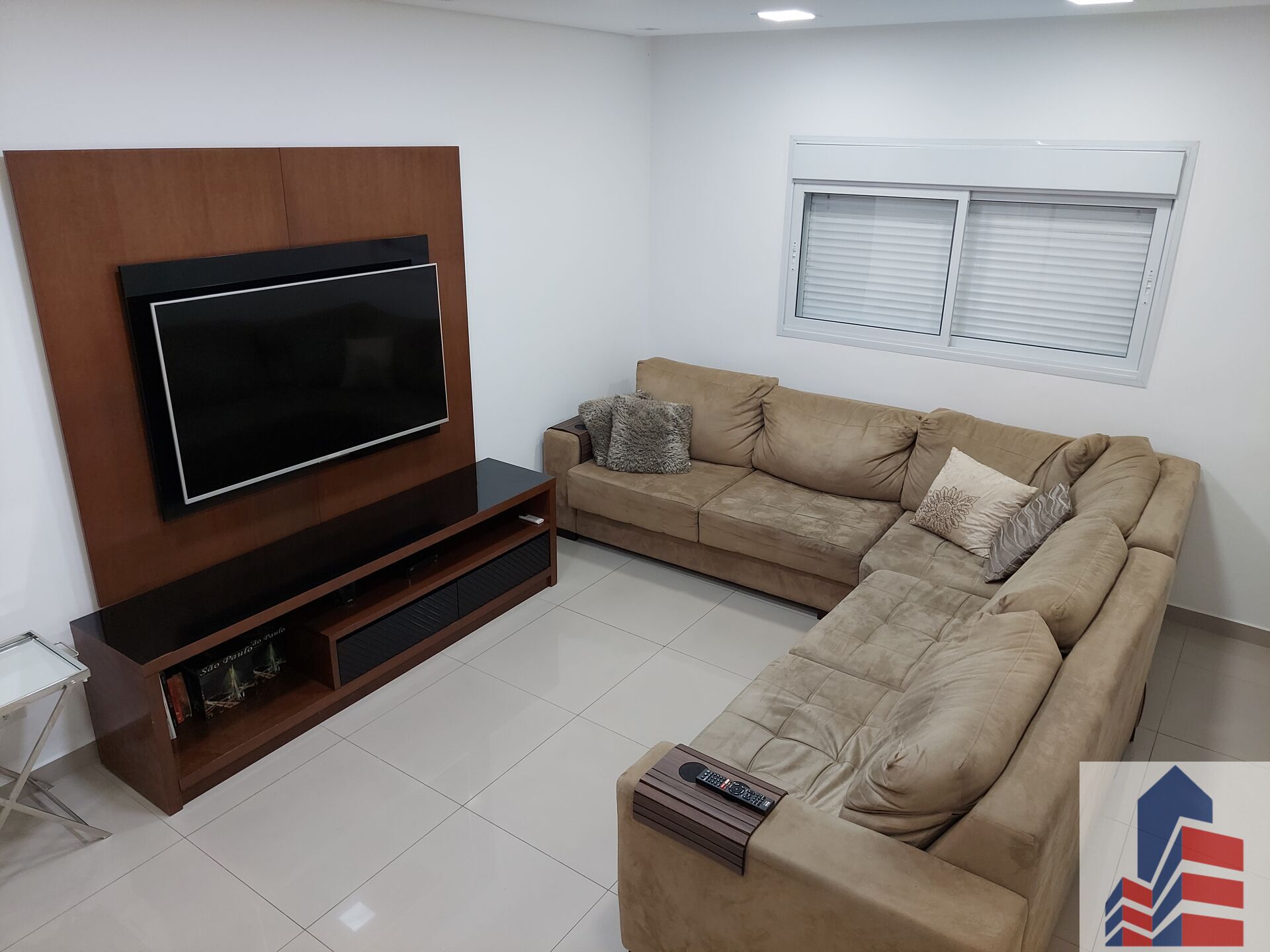 Sobrado à venda com 3 quartos, 194m² - Foto 1