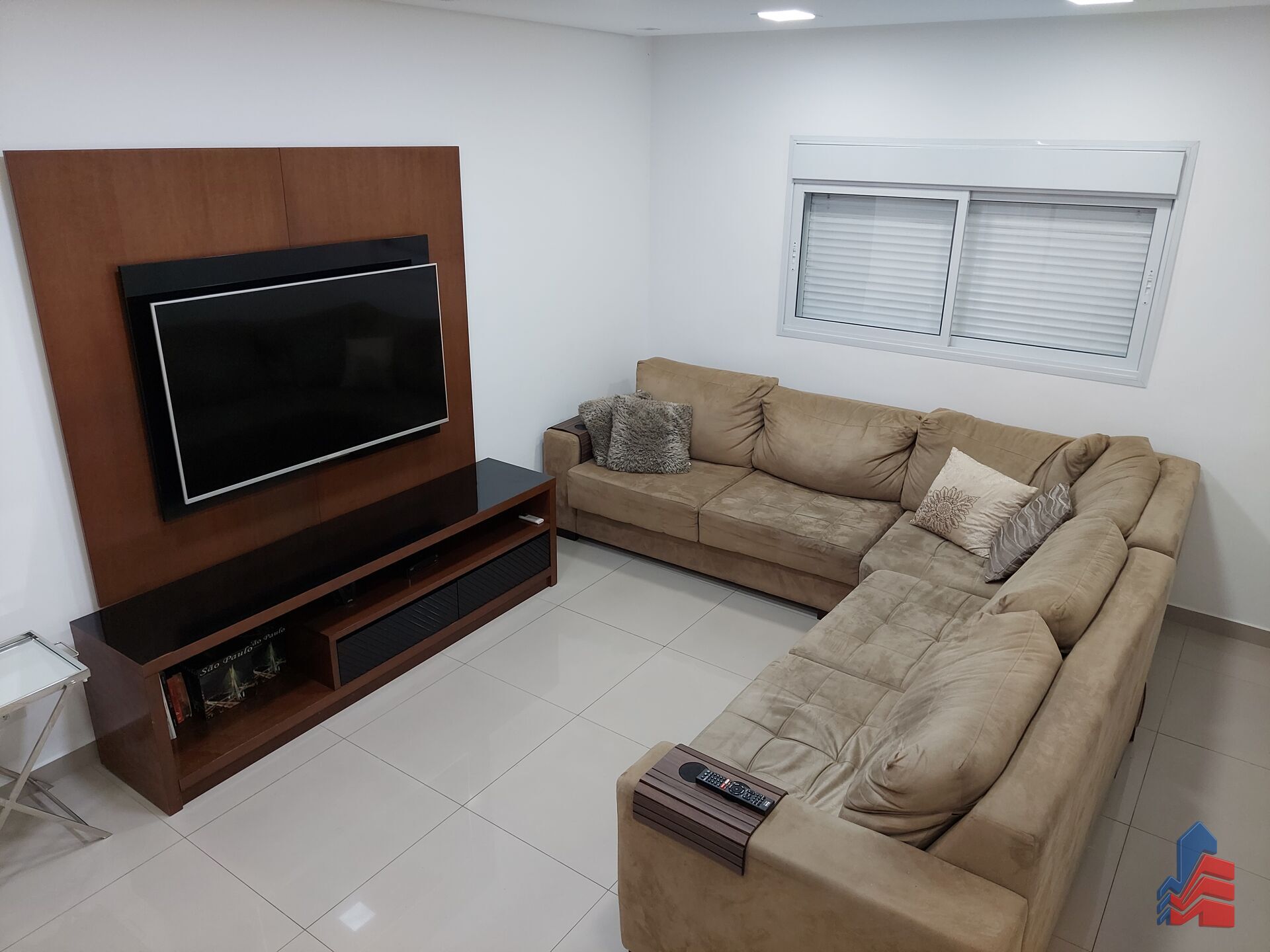 Sobrado à venda com 3 quartos, 194m² - Foto 1