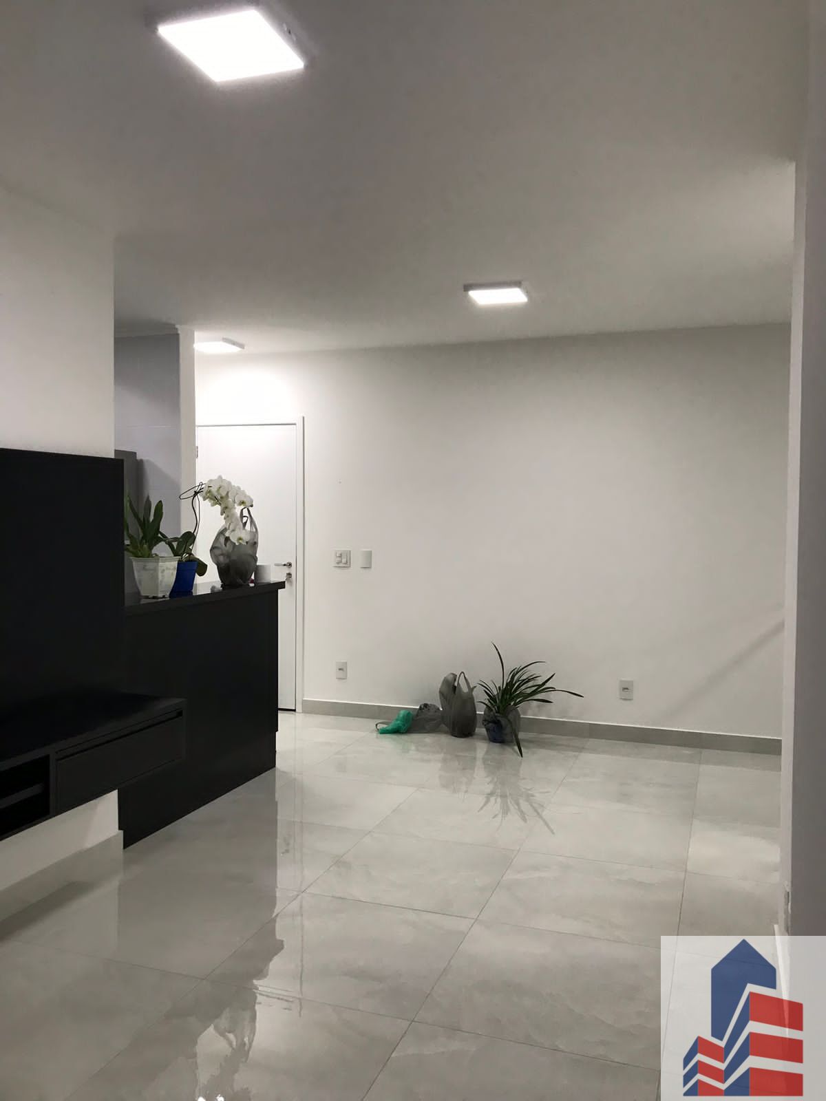 Apartamento à venda com 2 quartos, 68m² - Foto 2