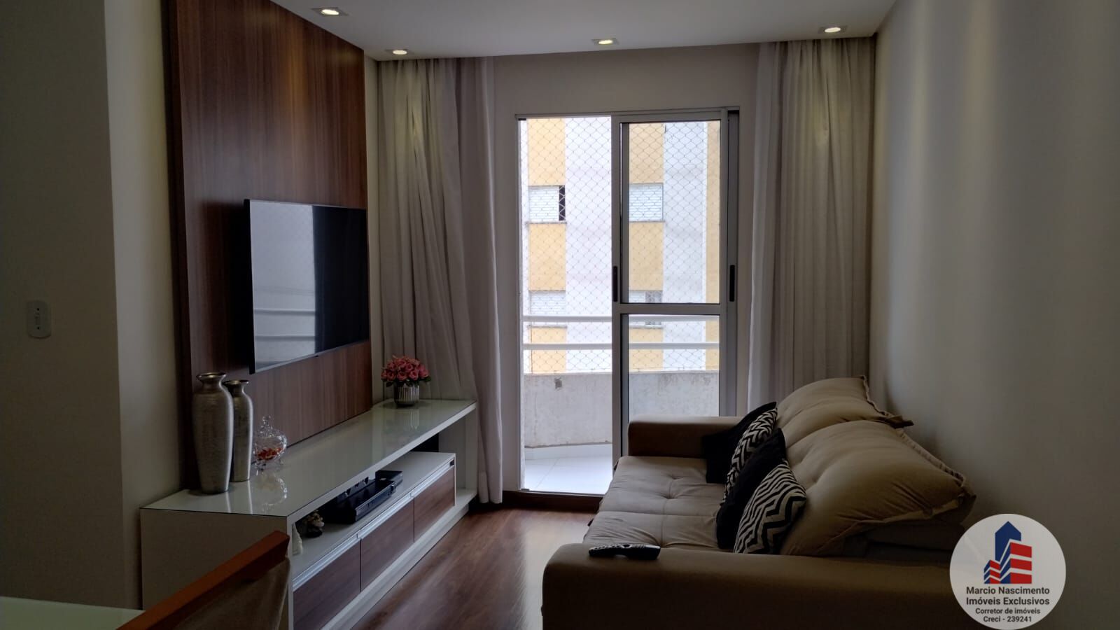 Apartamento à venda com 2 quartos, 63m² - Foto 2