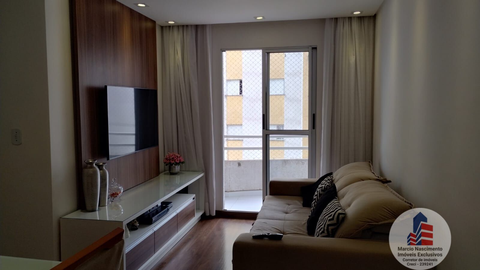 Apartamento à venda com 2 quartos, 63m² - Foto 2