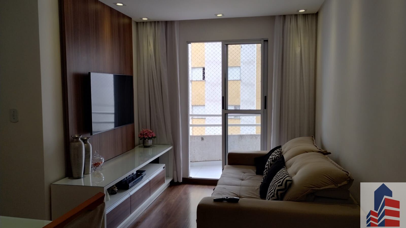 Apartamento à venda com 2 quartos, 63m² - Foto 2