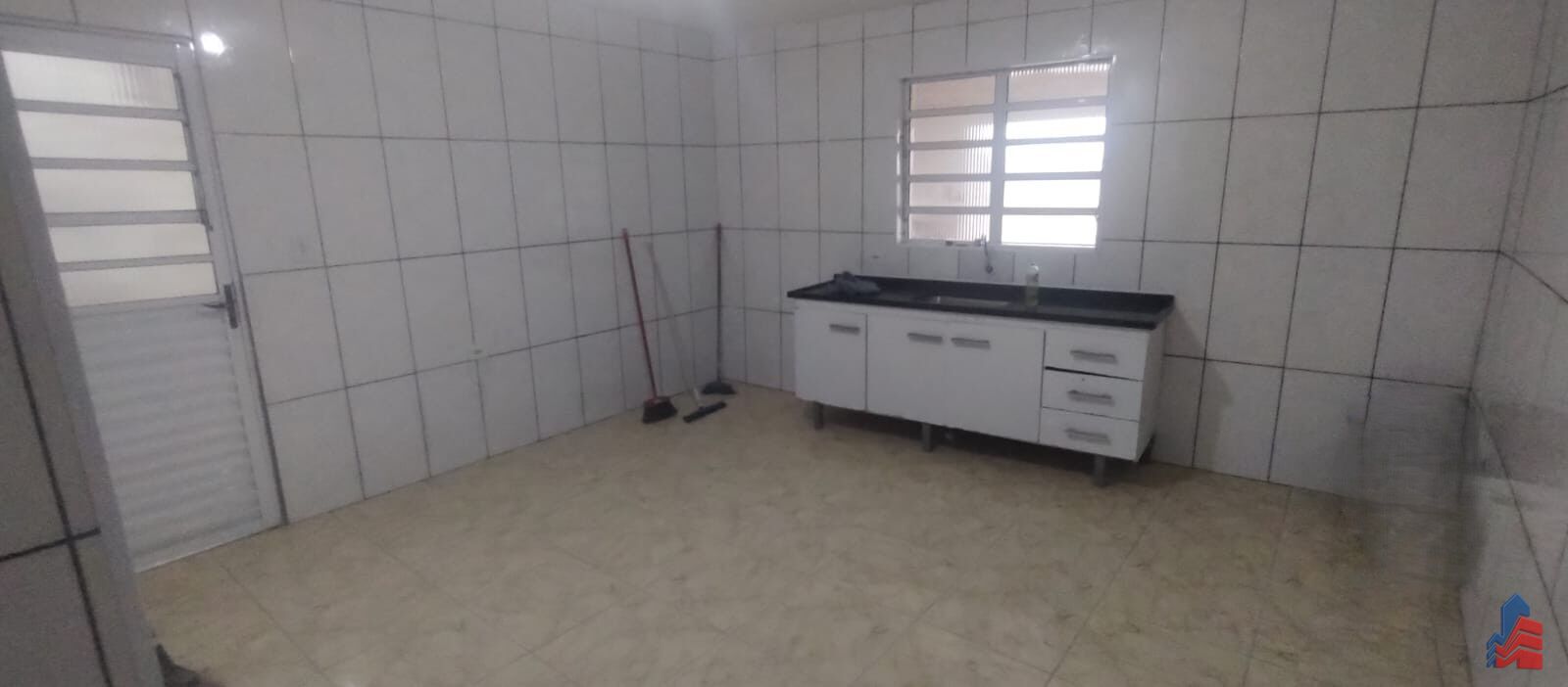 Casa à venda com 2 quartos, 70m² - Foto 7