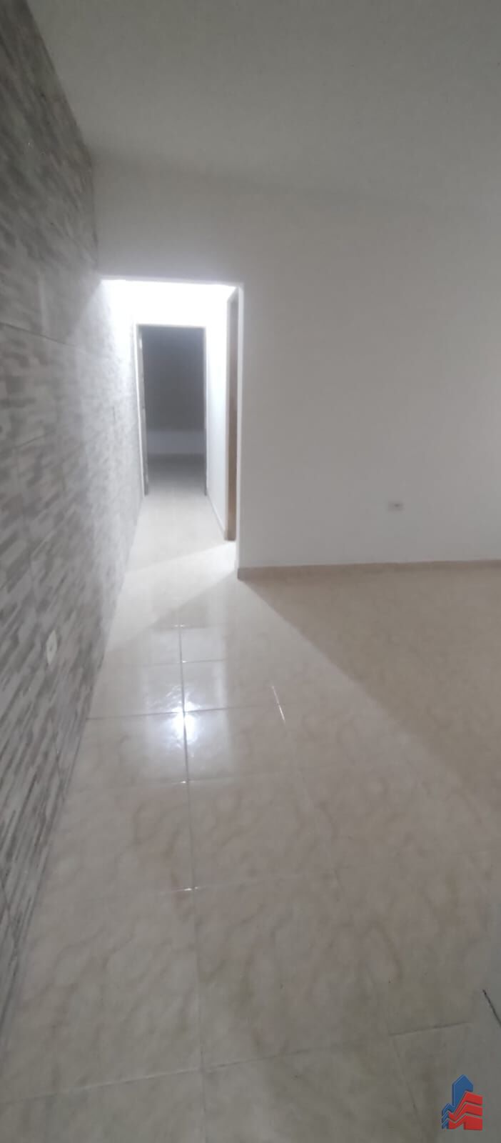 Casa à venda com 2 quartos, 70m² - Foto 2