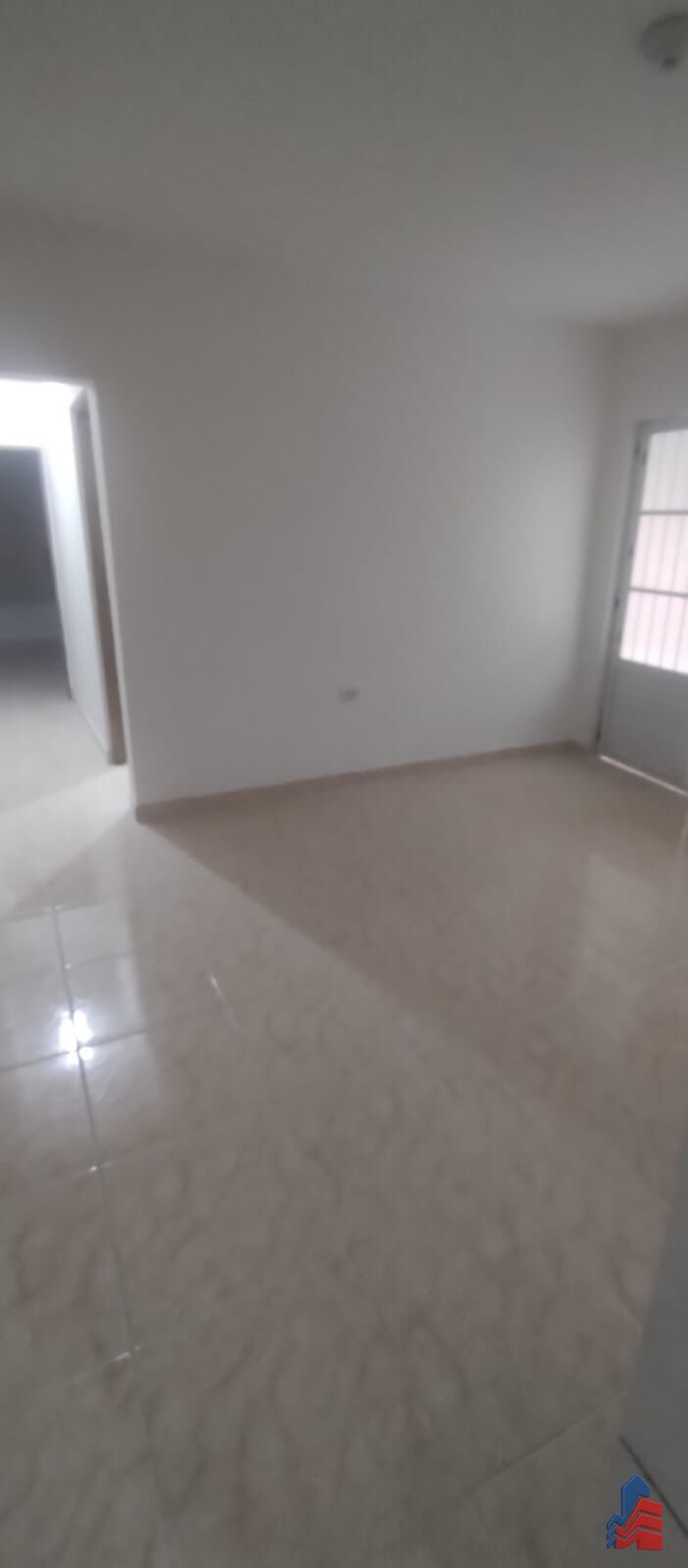 Casa à venda com 2 quartos, 70m² - Foto 4