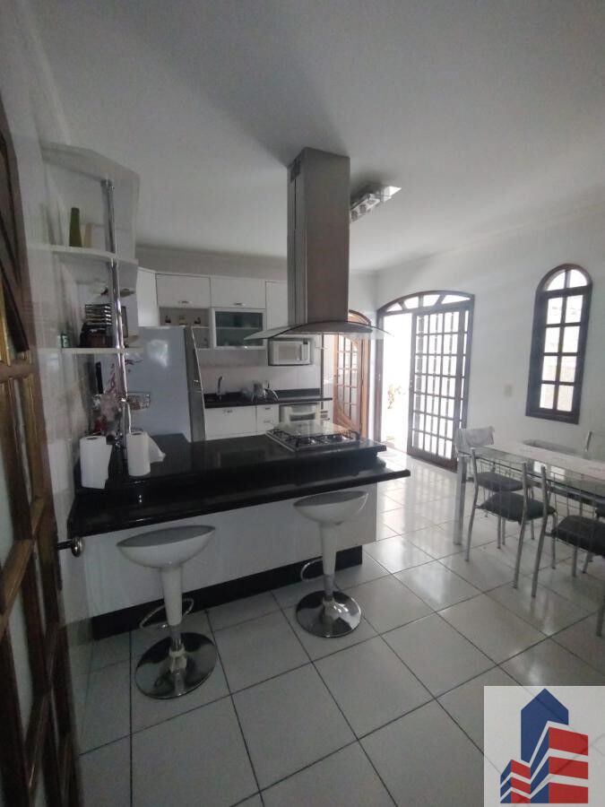 Sobrado à venda com 3 quartos, 225m² - Foto 4