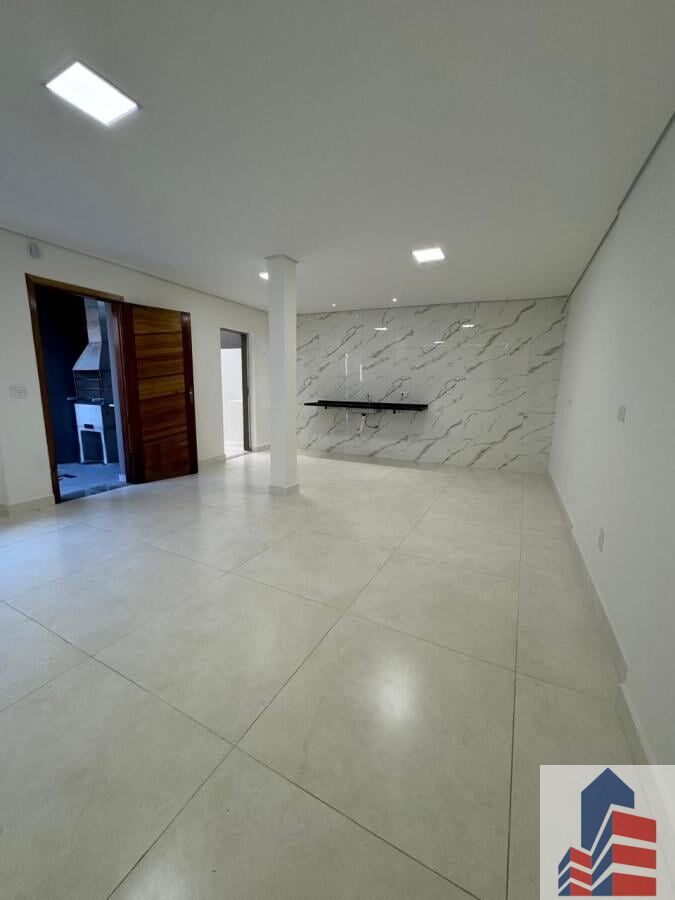 Casa à venda com 2 quartos, 100m² - Foto 1