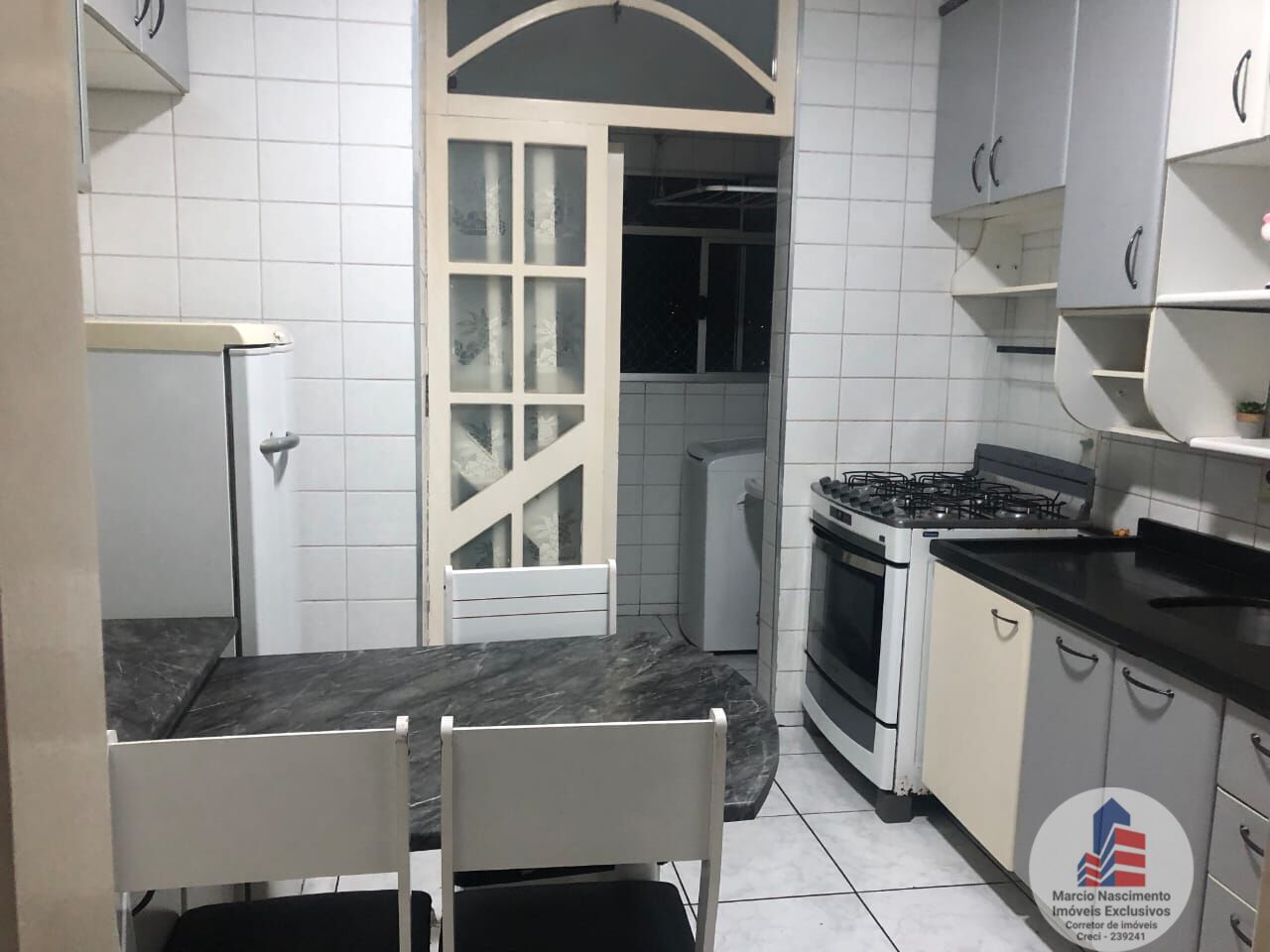 Apartamento à venda com 3 quartos, 73m² - Foto 2