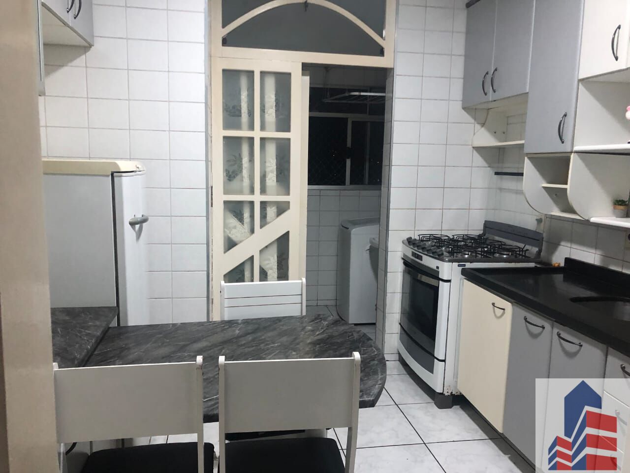 Apartamento à venda com 3 quartos, 73m² - Foto 2