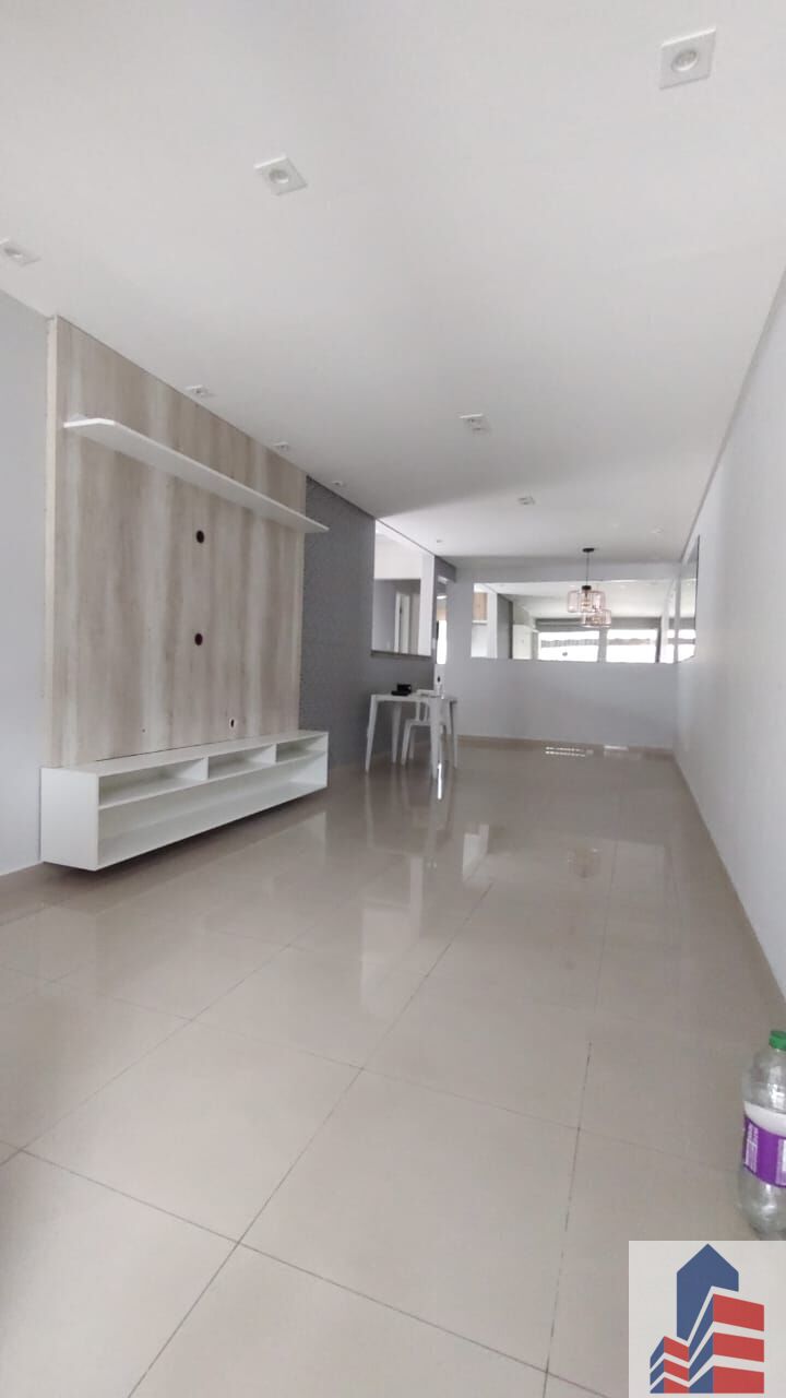 Casa à venda com 3 quartos, 157m² - Foto 1