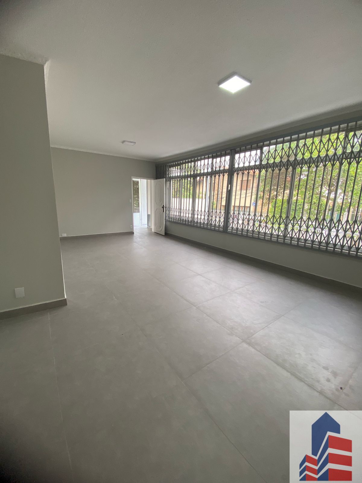 Casa à venda com 3 quartos, 280m² - Foto 1