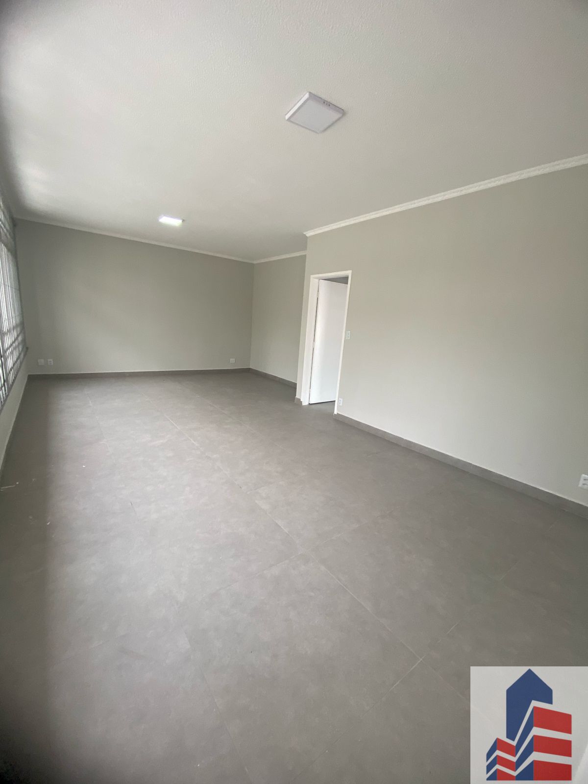 Casa à venda com 3 quartos, 280m² - Foto 2