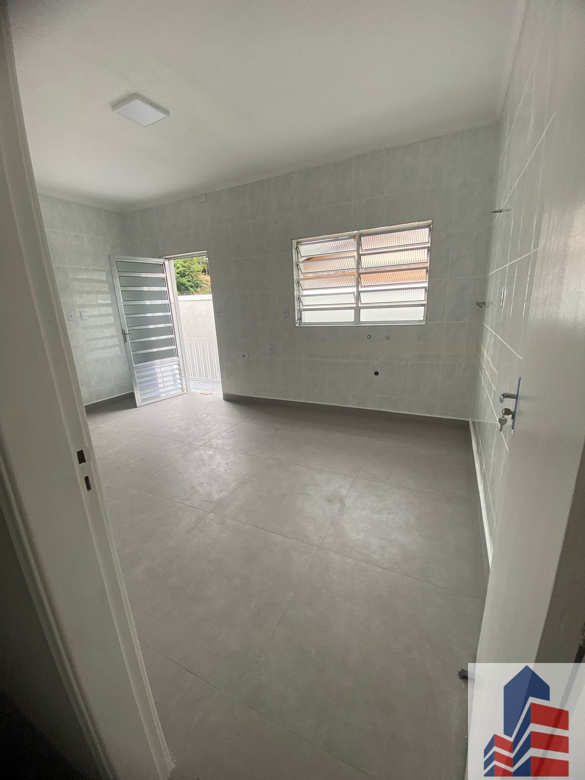 Casa à venda com 3 quartos, 280m² - Foto 4