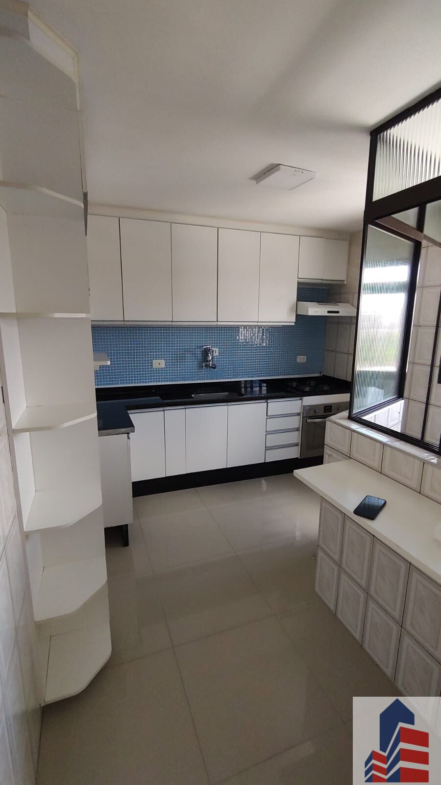 Apartamento à venda com 2 quartos, 75m² - Foto 4