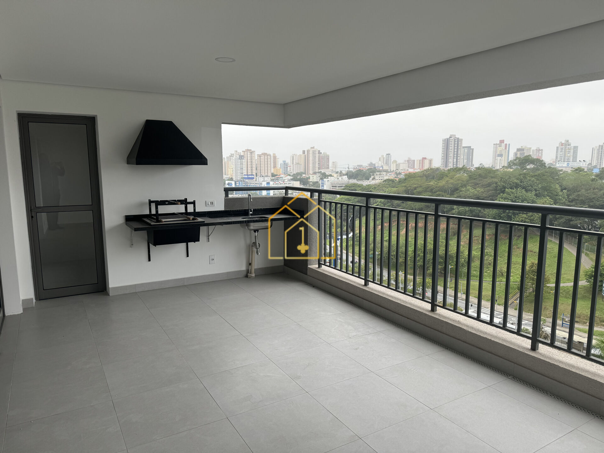 Apartamento à venda com 3 quartos, 165m² - Foto 4