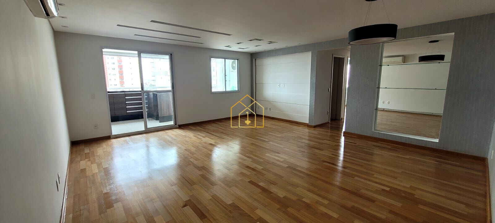 Apartamento à venda com 3 quartos, 115m² - Foto 1