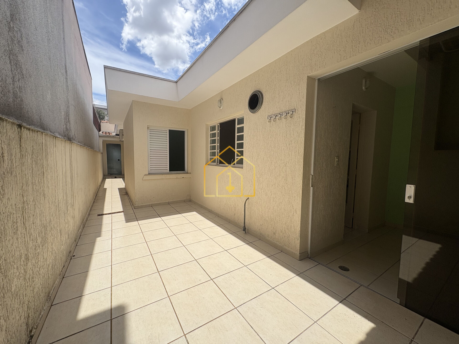 Casa à venda com 2 quartos, 102m² - Foto 1