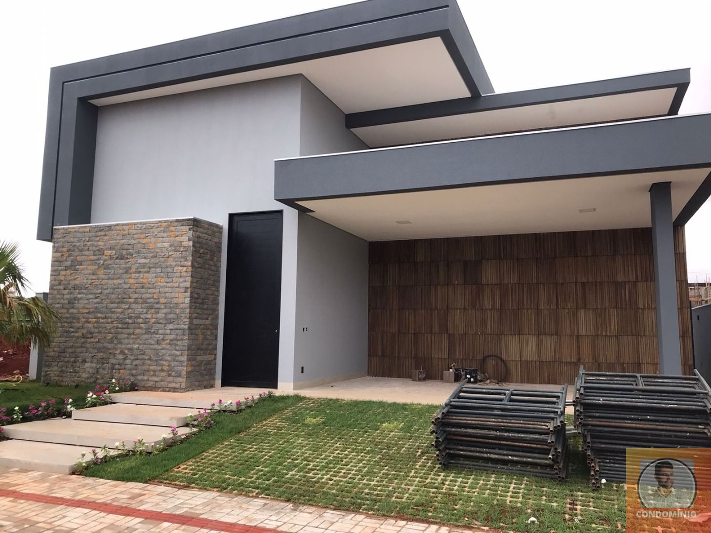 Casa de Condomínio à venda com 3 quartos, 238m² - Foto 2