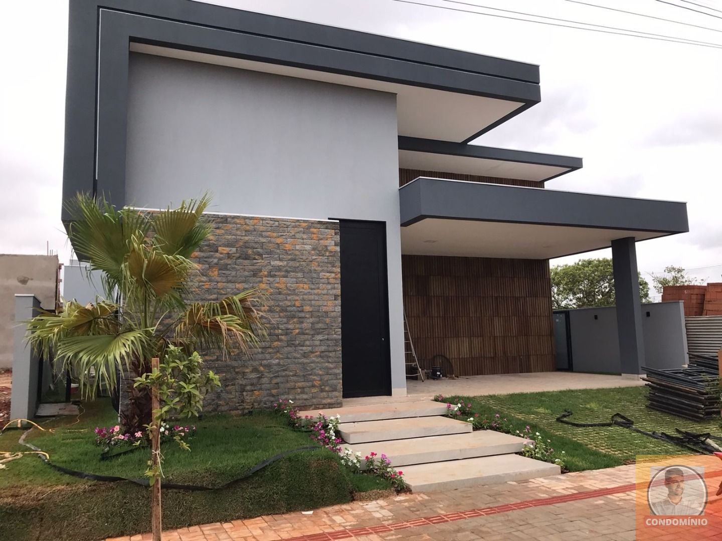 Casa de Condomínio à venda com 3 quartos, 238m² - Foto 1