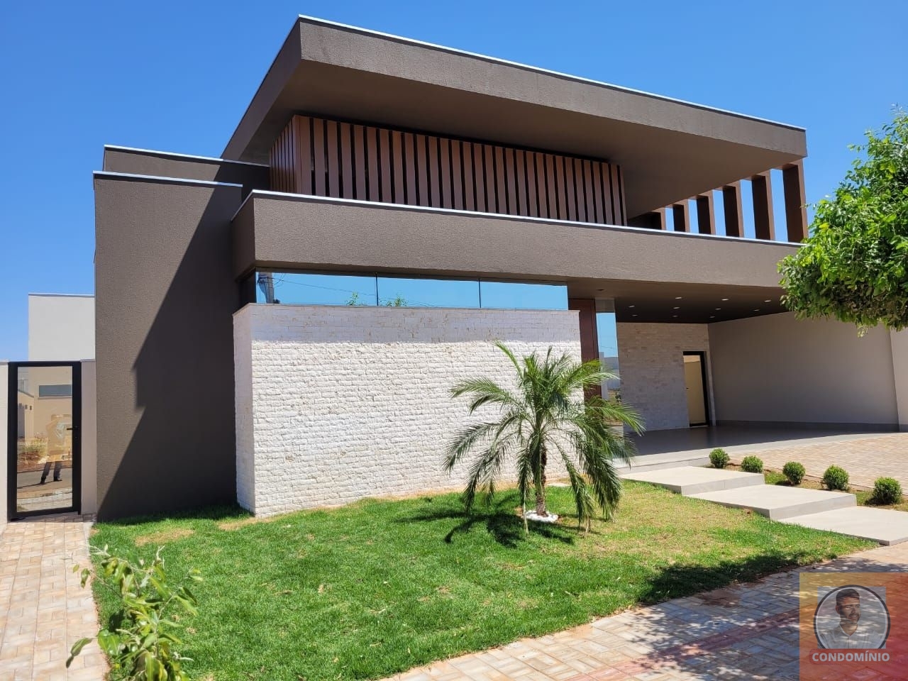 Casa de Condomínio à venda com 4 quartos, 270m² - Foto 2