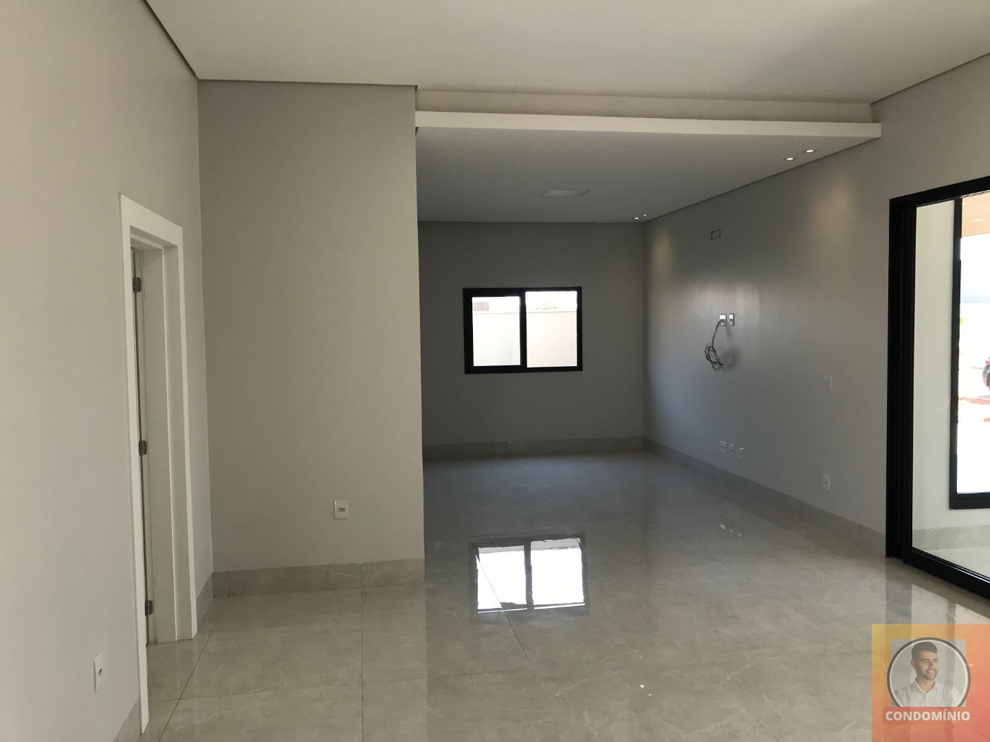 Casa de Condomínio à venda com 4 quartos, 270m² - Foto 4