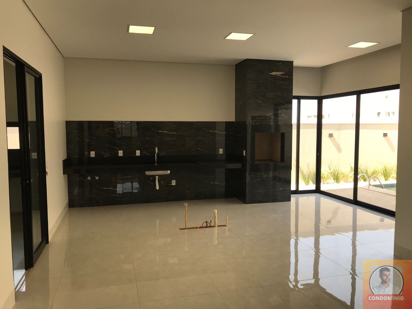 Casa de Condomínio à venda com 4 quartos, 270m² - Foto 3