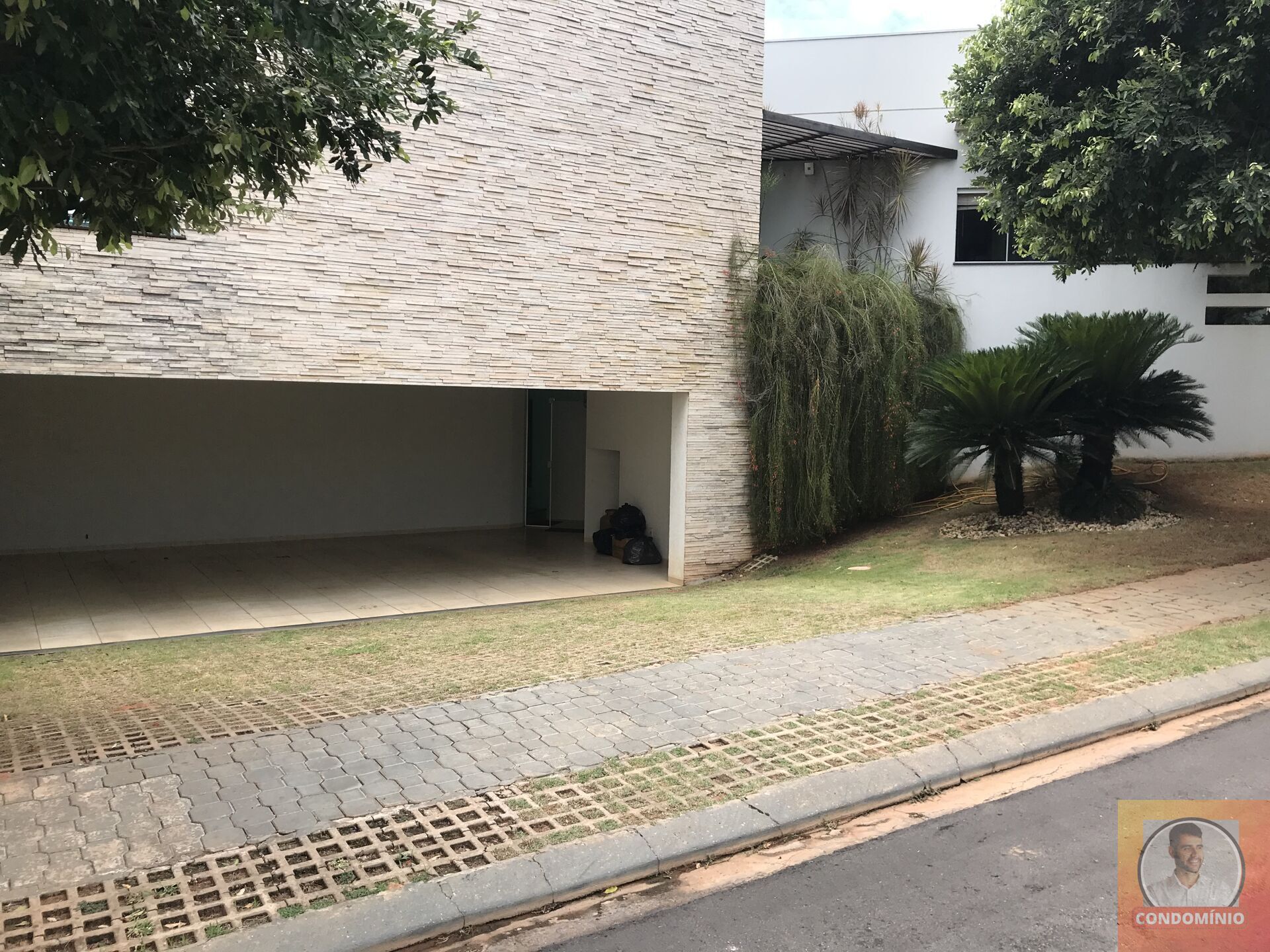 Casa de Condomínio à venda, 350m² - Foto 1