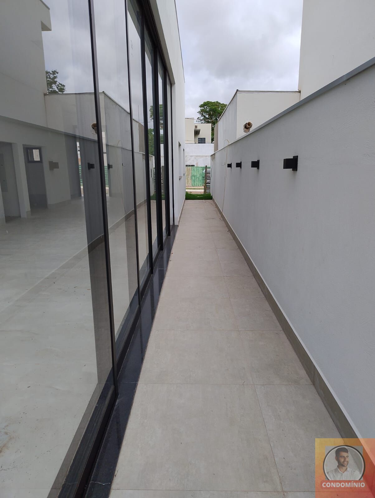 Casa de Condomínio à venda com 3 quartos, 240m² - Foto 3