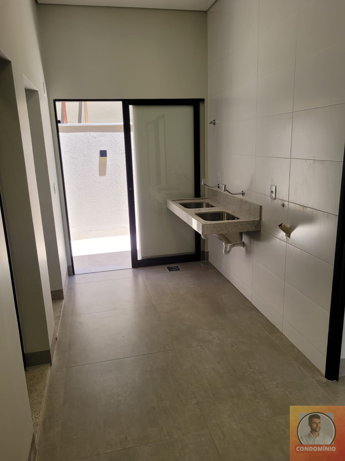 Casa de Condomínio à venda com 3 quartos, 250m² - Foto 14