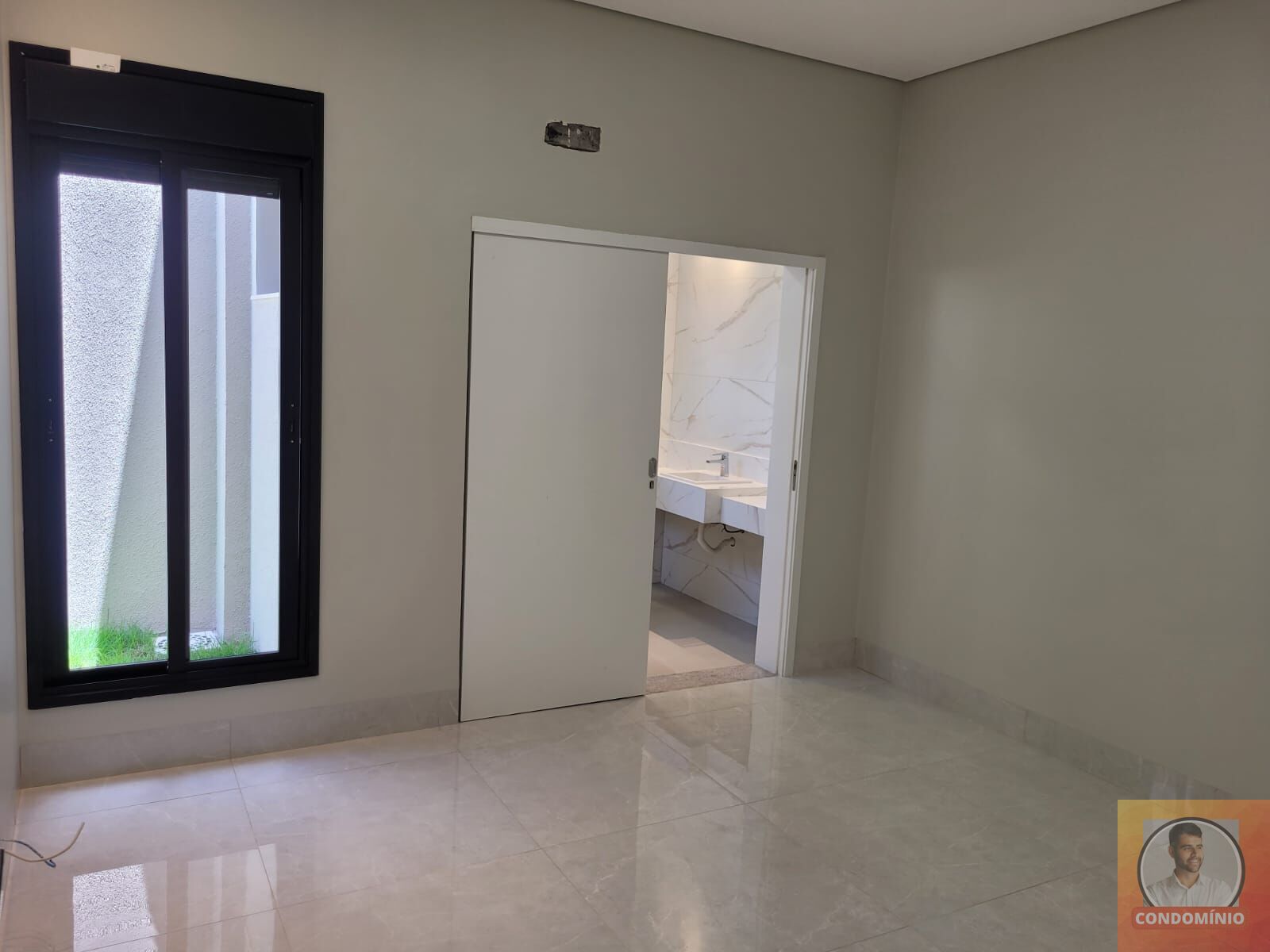 Casa de Condomínio à venda com 3 quartos, 250m² - Foto 3