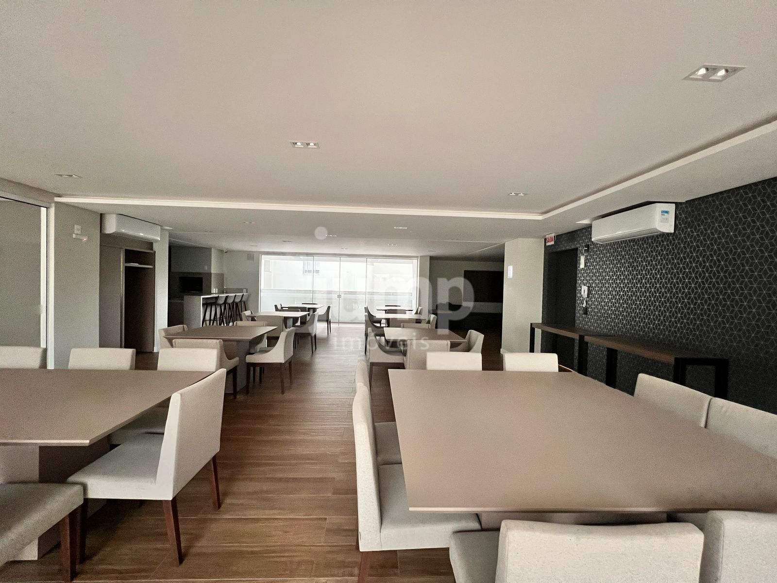 Apartamento à venda com 2 quartos, 75m² - Foto 15