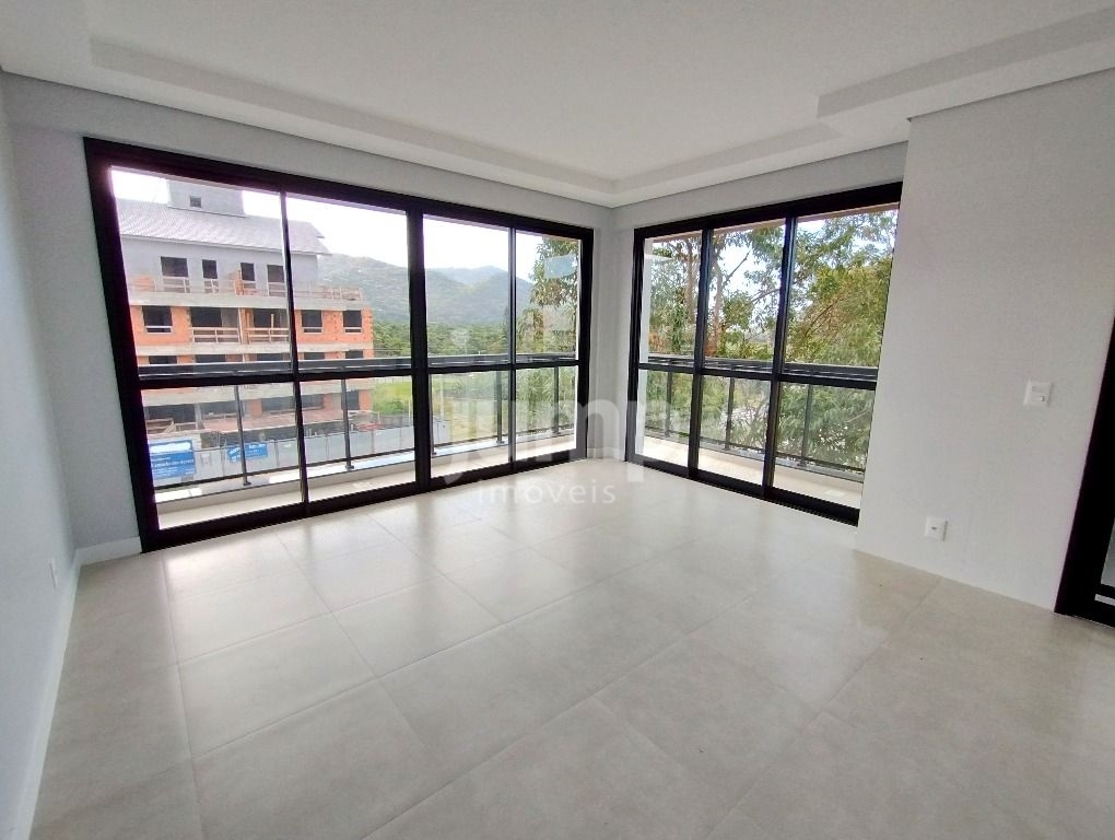 Apartamento à venda com 3 quartos, 94m² - Foto 2