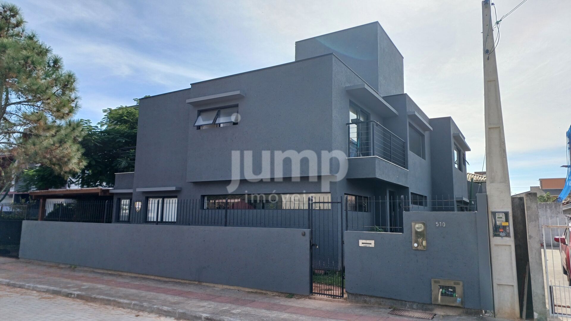 Casa à venda com 4 quartos, 200m² - Foto 1