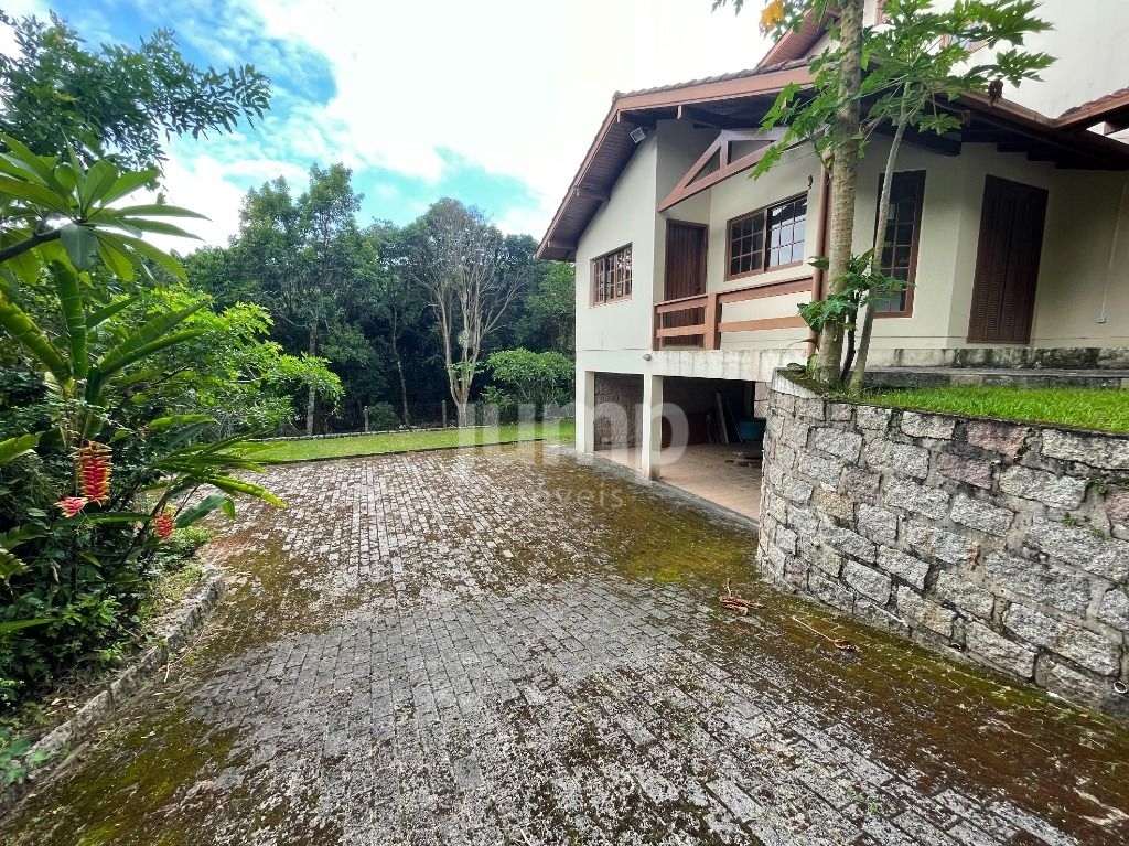 Casa à venda com 4 quartos, 350m² - Foto 1