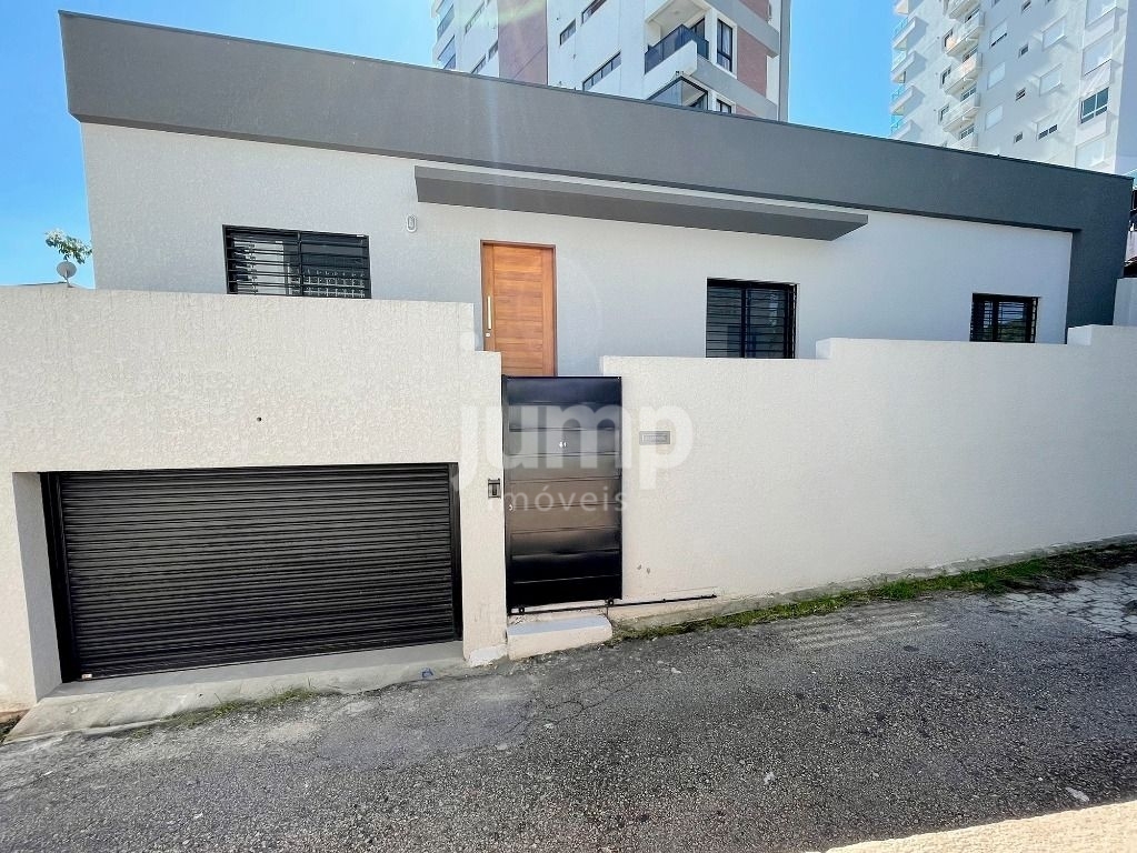 Casa à venda com 2 quartos, 156m² - Foto 1