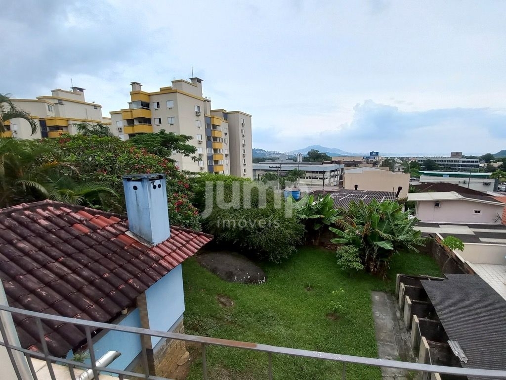 Casa à venda com 4 quartos, 280m² - Foto 2