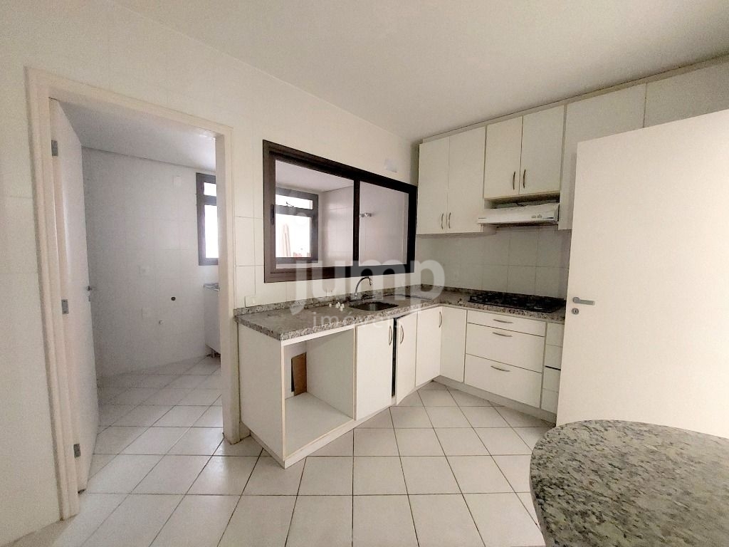 Apartamento à venda com 3 quartos, 121m² - Foto 4